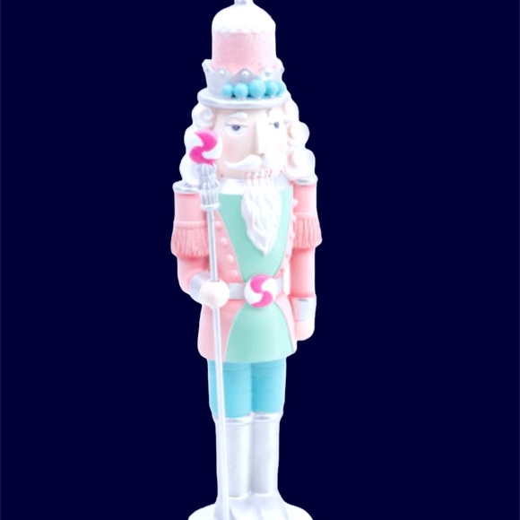 🛑READ🛑 NIB Peppermint Square 18 inch Pink/Aqua Pastel Resin Nutcracker - Picture 9 of 9